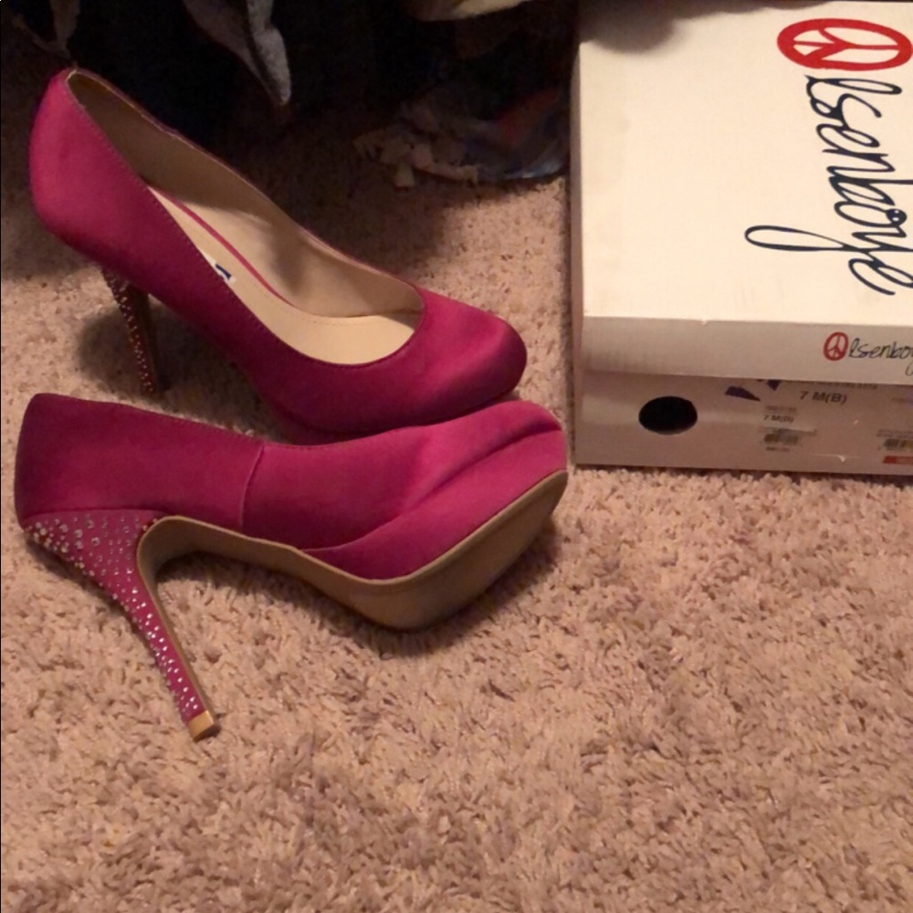 Olsenboye Sz 7 NEW FUSHIA HEELS